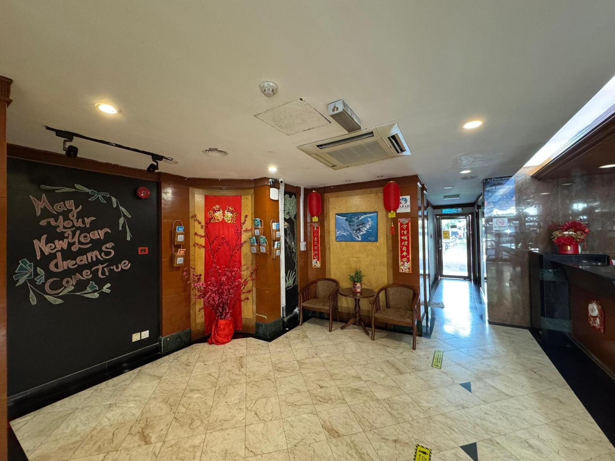 Hotel Deleeton Kota Kinabalu Exterior photo