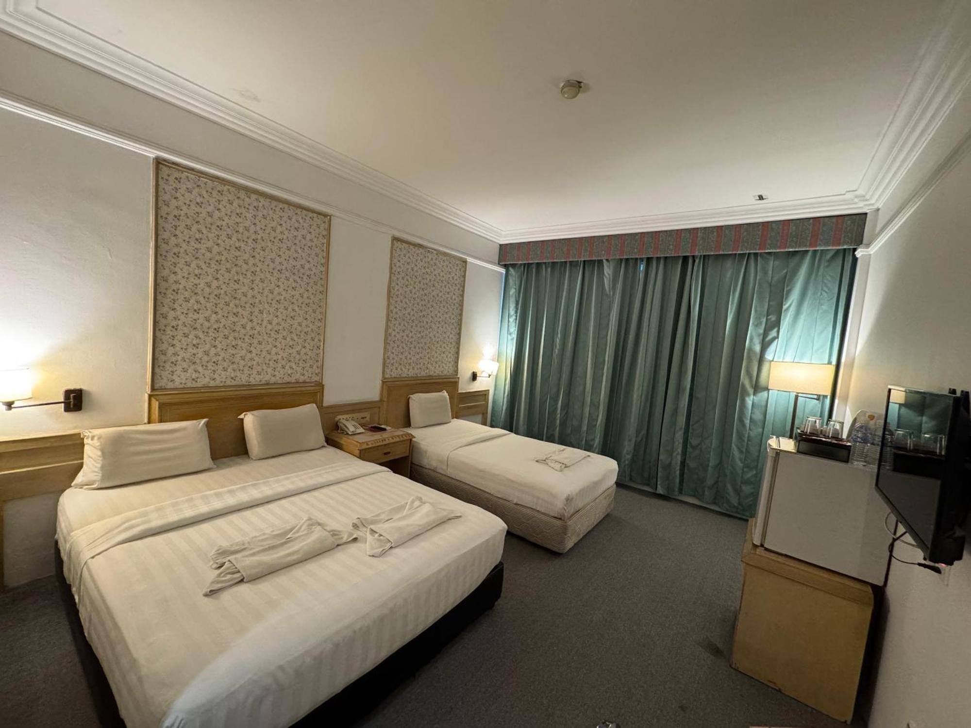 Hotel Deleeton Kota Kinabalu Exterior photo