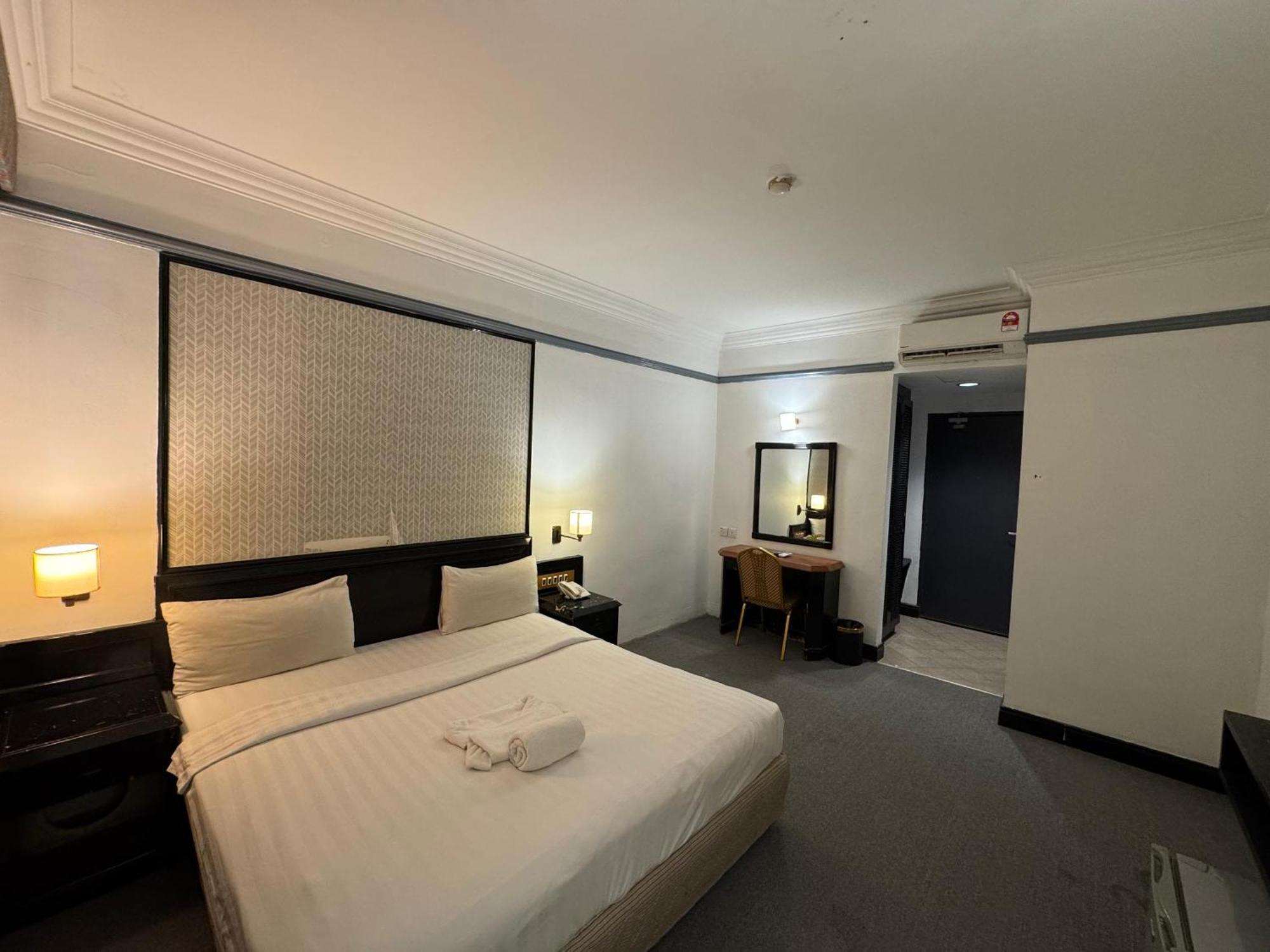 Hotel Deleeton Kota Kinabalu Exterior photo