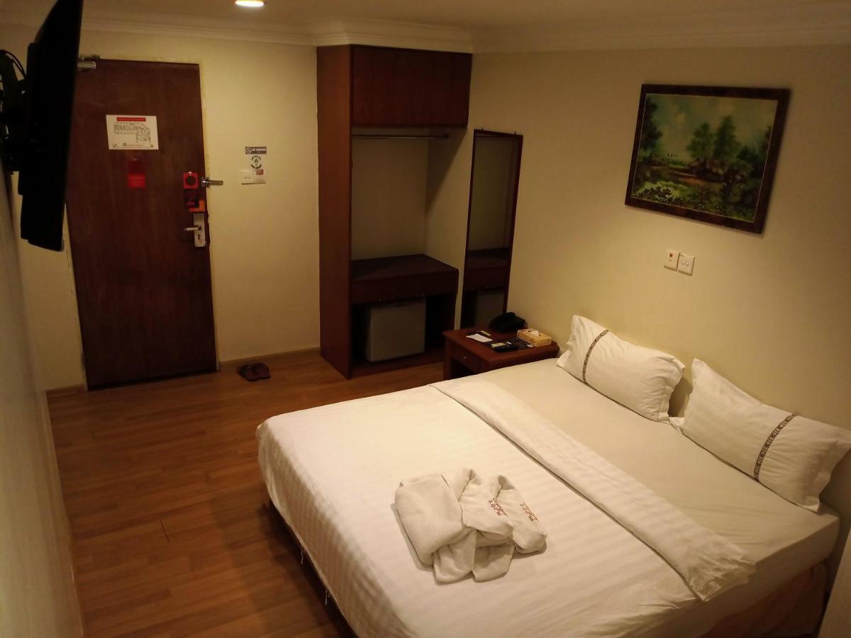 Hotel Deleeton Kota Kinabalu Exterior photo